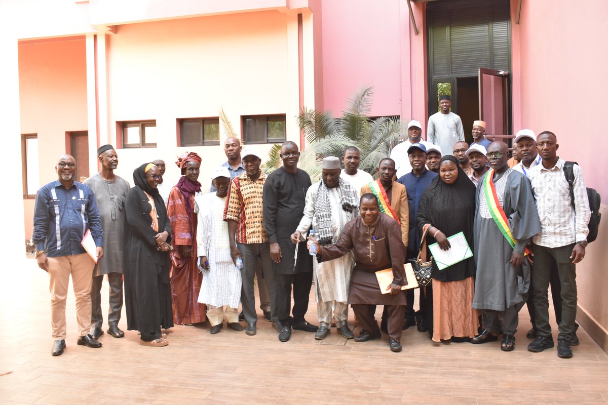 PaarUnc's tweet photo. L'atelier d'identification et de priorisation de 400 Km de pistes rurales devant faire l'objet d'études dans la zone d'intervention du Projet Mali Nafa Soro Siraw (Diema - Sandaré) s'est déroulé les 22 et 23 avril 2026 à Bamako avec les collectivités, projet &amp; services techniques https://t.co/arVxLRGCIe