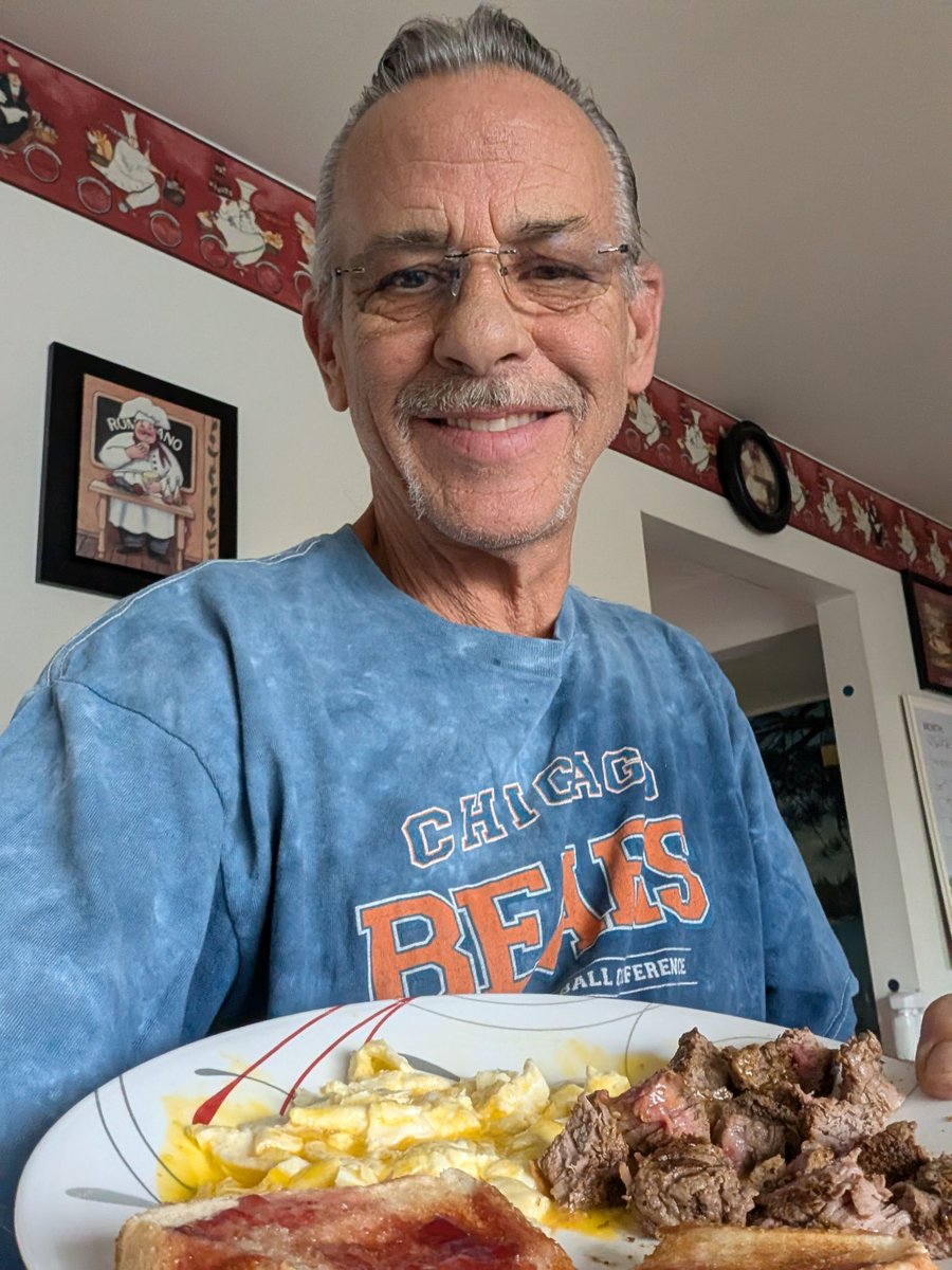 JimCourchene's tweet photo. Yesterday's doggie bag, a tuxedo fitting for my daughters wedding. Todays treasure.  Mignon, eggs over easy, Texas toast. Nice to relax &amp; be chef Bon Appetit. 😋 https://t.co/oyogV908Qv