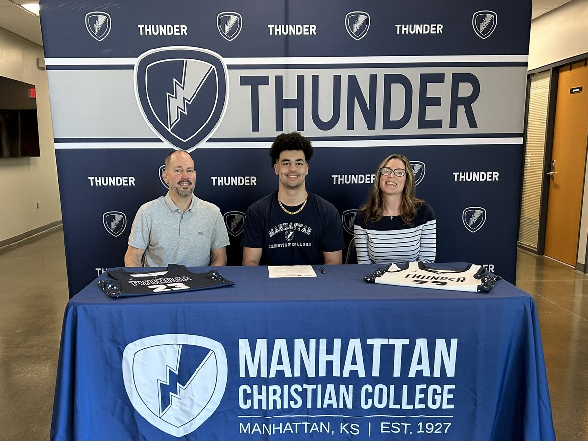 mccmbb's tweet photo. SIGNED! 📝

Welcome to Manhattan Christian, @baughmanbrooks! ⛈️🏀

#RollThunder https://t.co/DKN6pd7nXZ