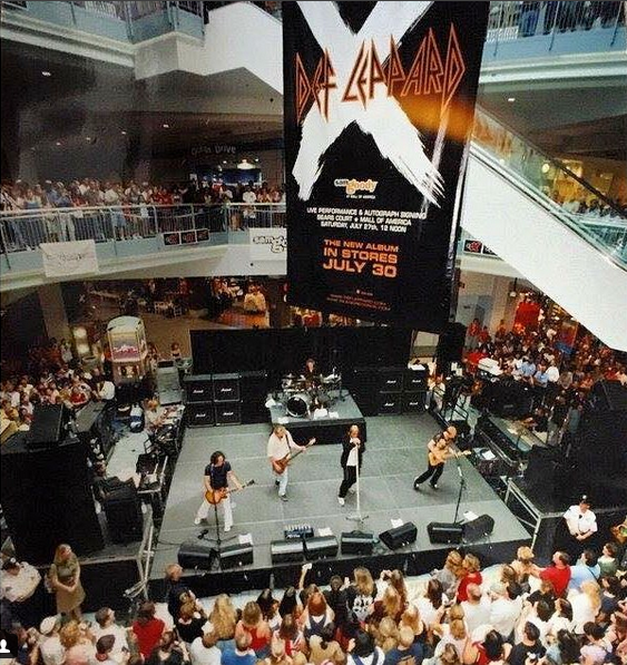 DefLeppardRB's tweet photo. Def Leppard July 27th, 2002 at Mall of America, Bloomington, MN, USA https://t.co/a7vUVRKqAo