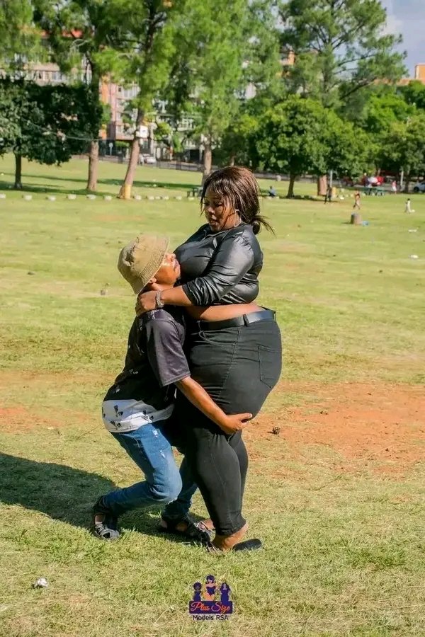 Bow_Clinton's tweet photo. @destinyzee Even if she chubby, I attack that friend of yours https://t.co/k61Cv9zb9D