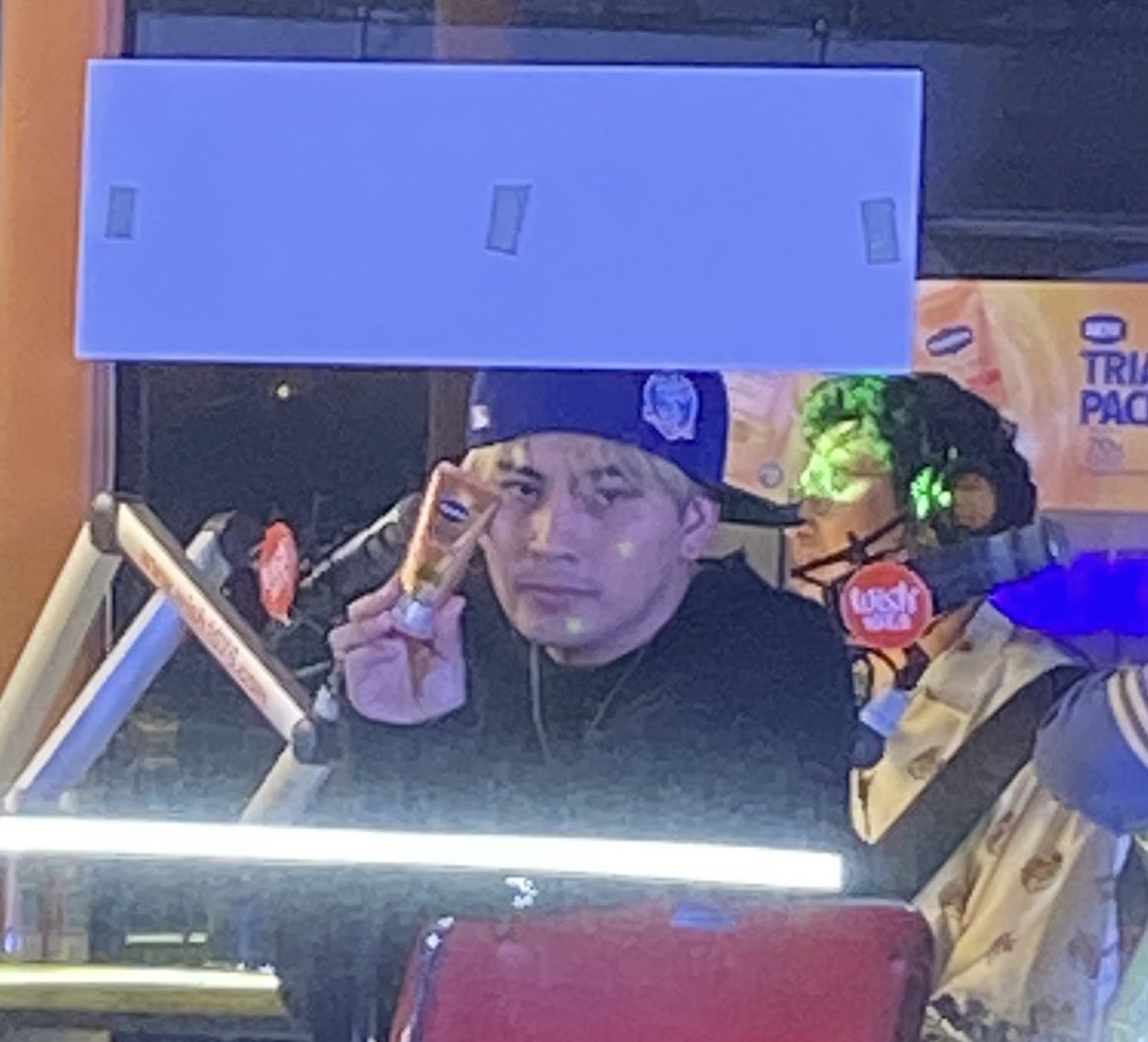 zushis are always here for you, makiboi! 🫶🏻 we’re very proud of you! 💛 

#Maki <a href="/clfrnia_maki/">Maki *ੈ✩‧₊˚</a>