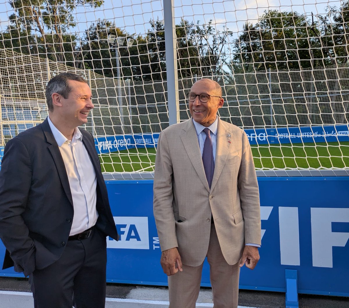 PhilippeDiallo's tweet photo. 1 an après le cyclone Garance, la @FFF tient son engagement à La Réunion et contribue à la réhabilitation des infrastructures endommagéee.
Avec la @FIFA, les FIFA Arenas de Saint-Paul et Saint-Benoît voient le jour pour redonner des terrains, du jeu et du lien.
Merci à tous ⚽🇫🇷 https://t.co/2q8uNTP9QI