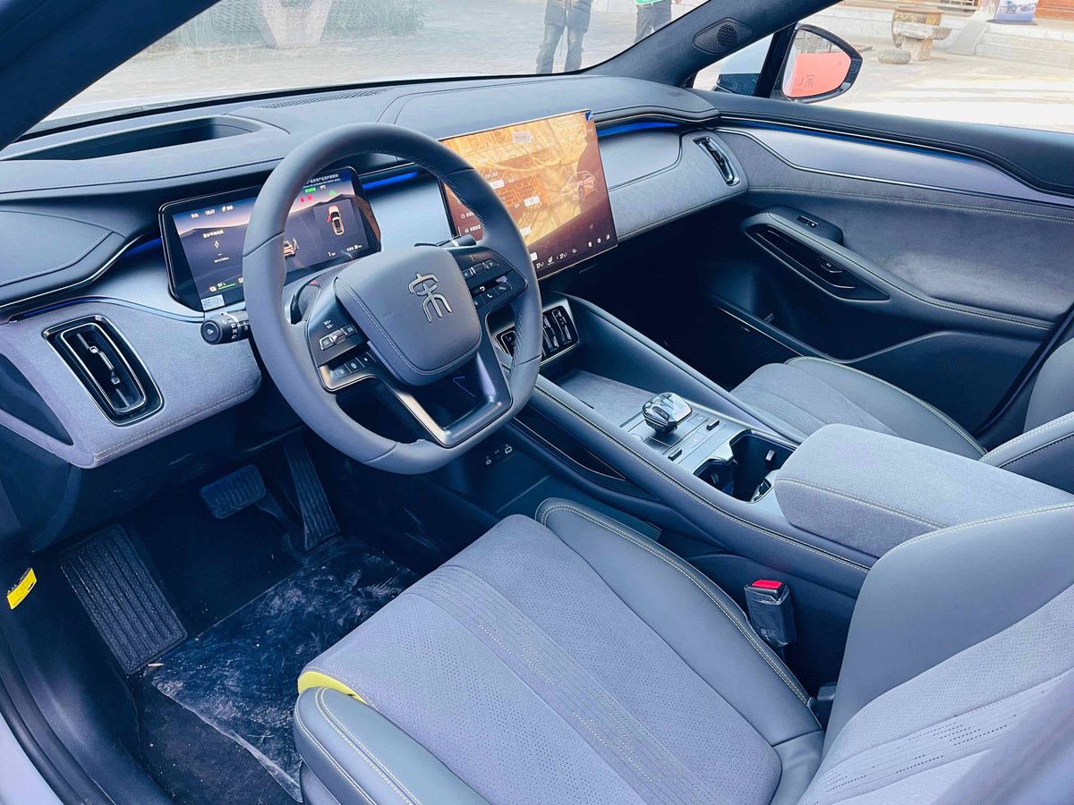 Stephanie tweet media