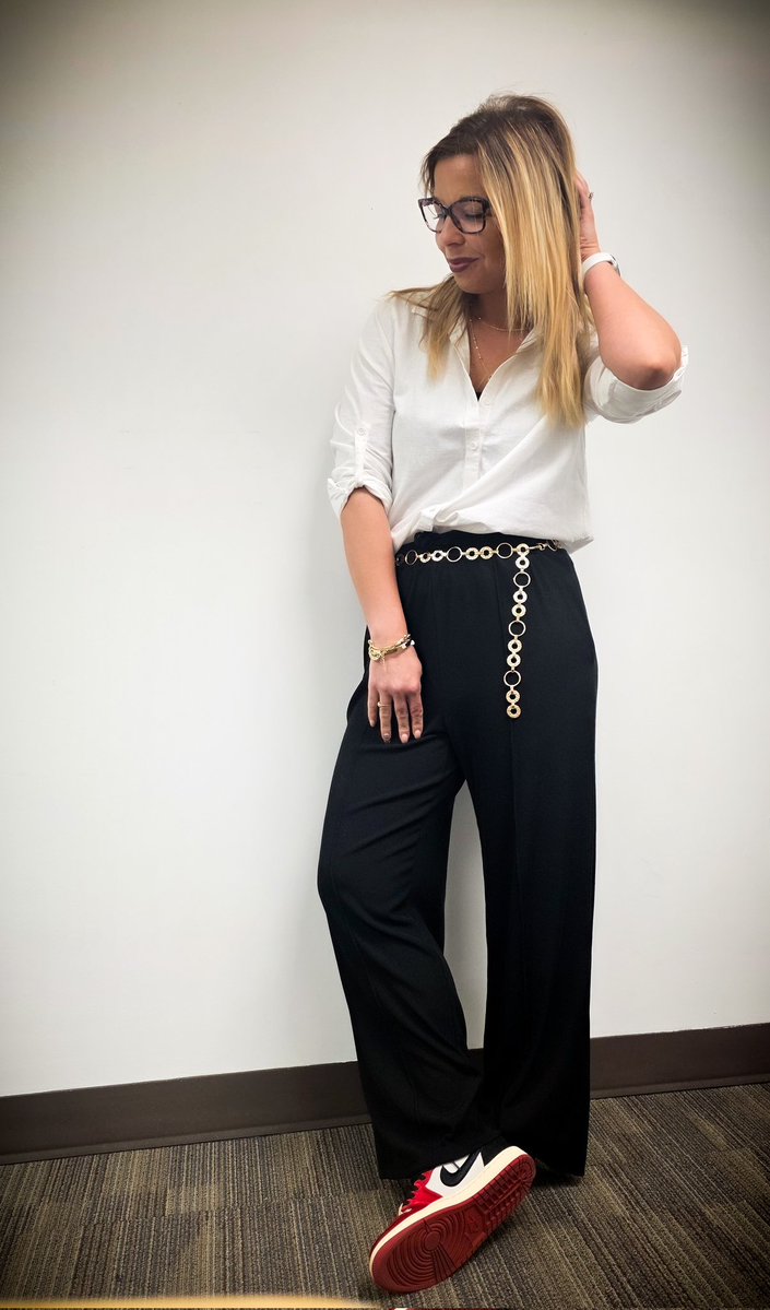 kasia__xoxo_'s tweet image. Office Edition of #FIREFRIDAYS 🔥

#KOTD #weekend