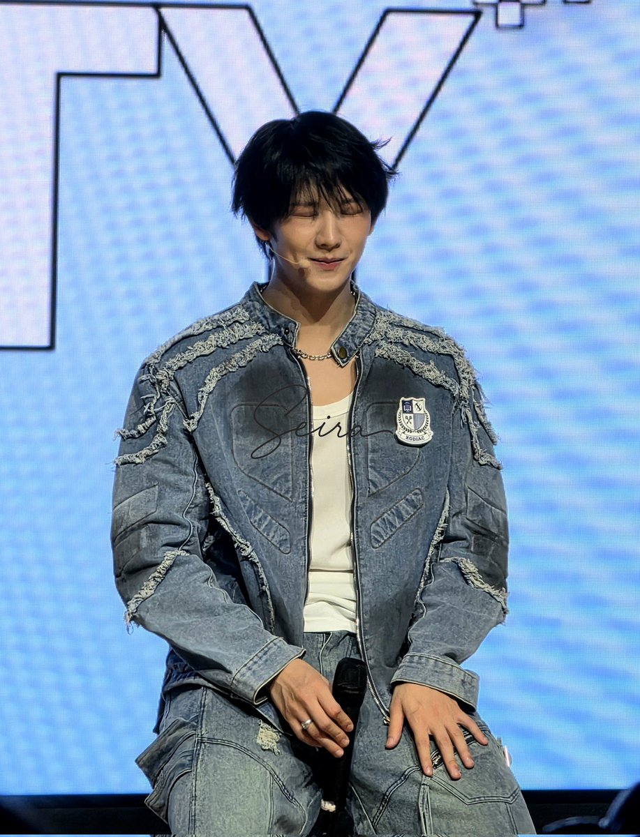 seira_a3's tweet image. The contrast 👶🏻🥵

Happy debut anniversary!

#XODIAC #소디엑 #SING #씽 #麥駿昇