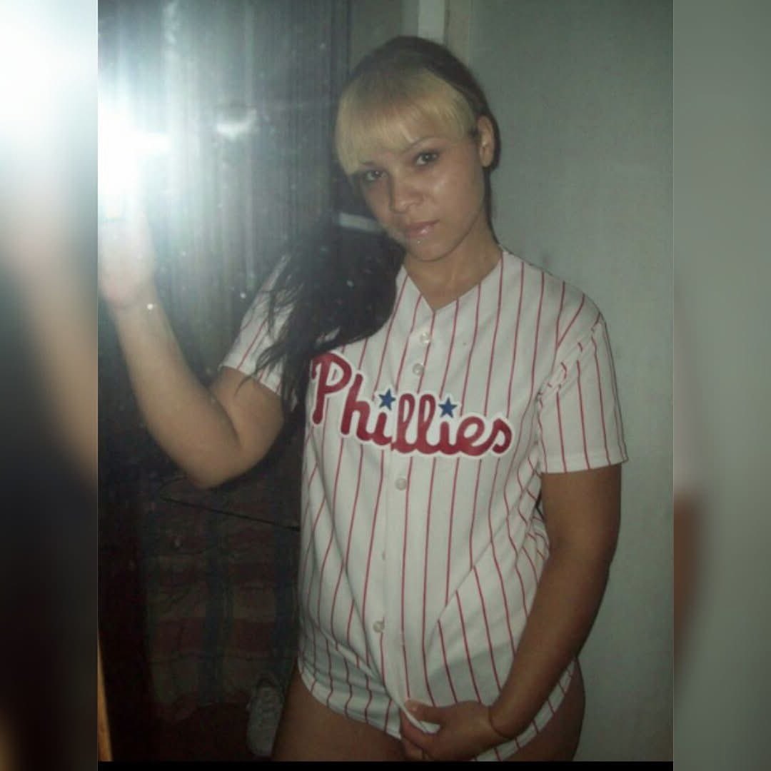 kushqueen215's tweet image. I been repping the team 💯🤟🏻🕷️💪🏻⚾️
#Flashbackfriday #Baseballbabe #Sportslover #philliesgirl #Philly #Fyp❤️🤍💙
#Ringthebell @Phillies