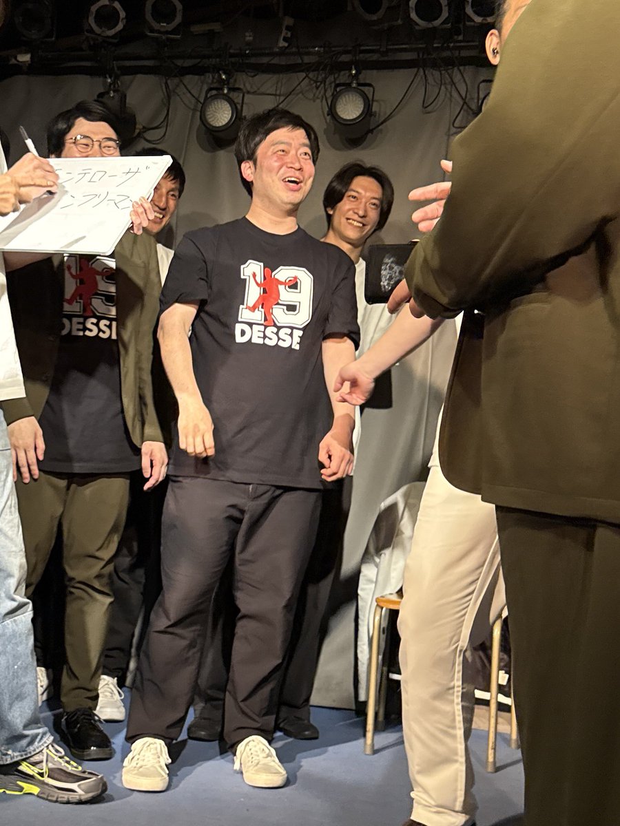 こみこ tweet media