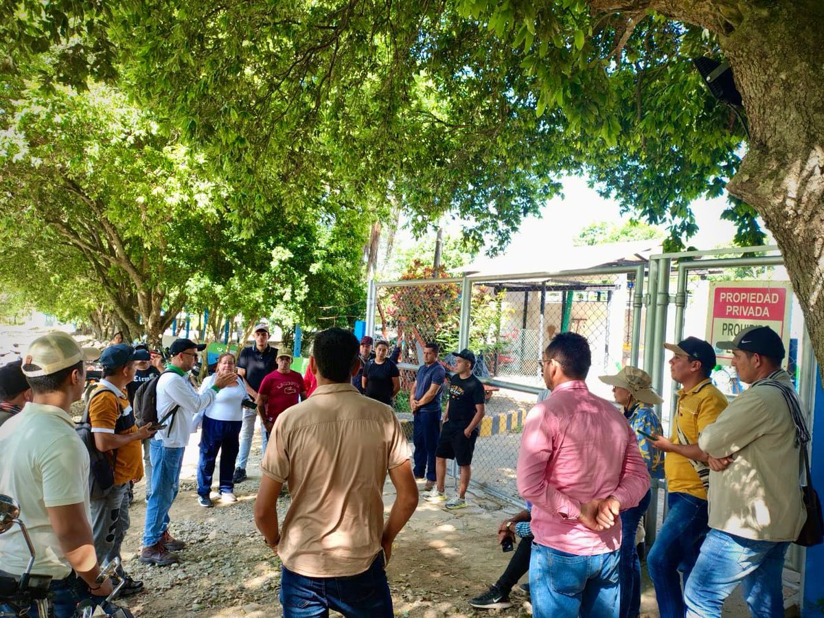 CENSGrupoEPM's tweet photo. En #Aguachica ⚡, líderes comunales se capacitan para impulsar proyectos que lleven energía a las veredas 🙌

Avanzamos en el levantamiento de información de viviendas sin servicio, fortaleciendo la estructuración de iniciativas y la gestión de recursos 💡📊

Trabajo articulado con la Alcaldía de Aguachica 🤝
 #CENS #CercaDeTi