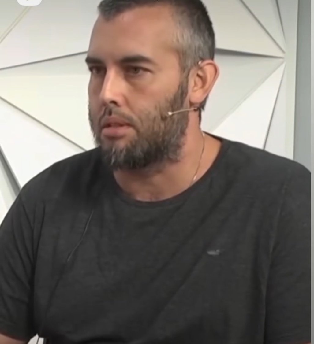 <a href="/eldestapeweb/">El Destape</a> Al "empresario" responsable de la matanza de 105 pingüinos hay que nombrarlo: se llama Ricardo La Regina y es él👇🏼