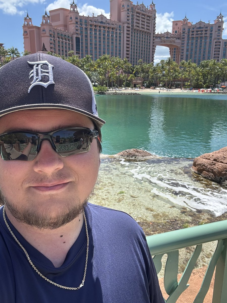 Noah Bieniek (Bee-Nick) tweet media