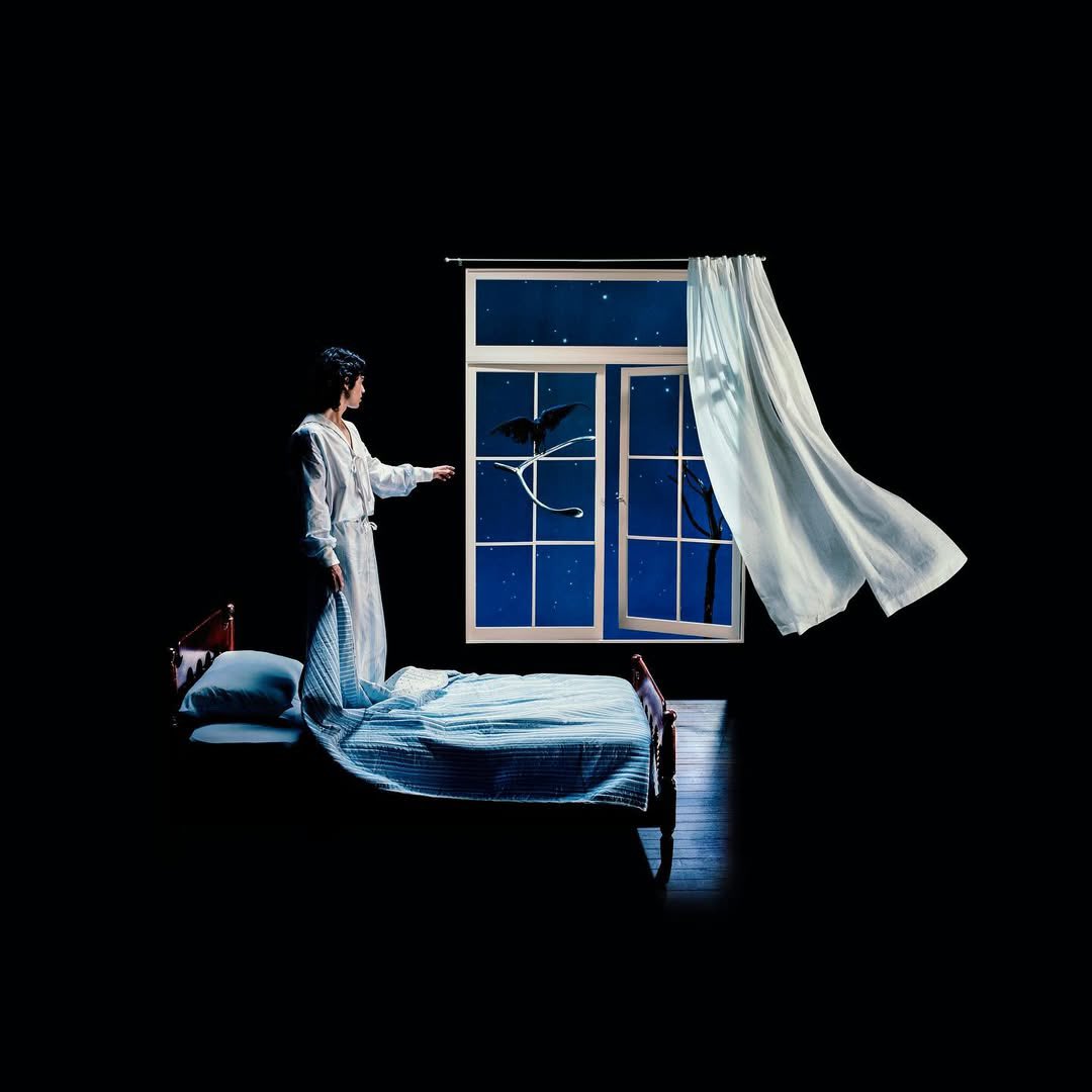PE0PLEWATCHIN's tweet photo. the door is closed, but the window’s open https://t.co/WmNc5ks7xH