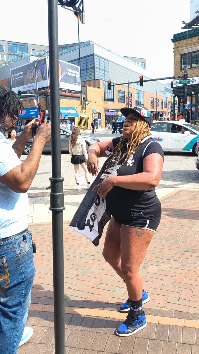 TheRealSoxChic's tweet image. We had fun shooting the Eff The #Cubs Up video at @Cubs although they called the police on us so we had to move to the other side of the street. CPD was cool asl &amp;amp; said the video looks nice 😄 it's all fun, at the end of the day it's Chicago Baby #SoxChic #CrosstownClassic