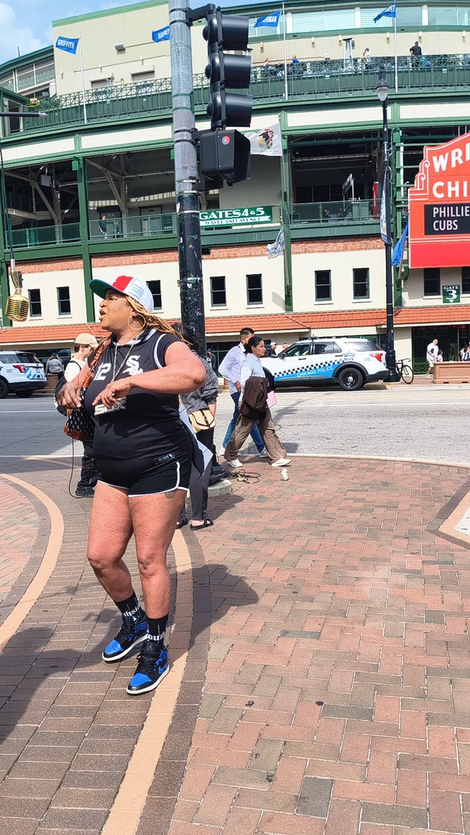 TheRealSoxChic's tweet image. We had fun shooting the Eff The #Cubs Up video at @Cubs although they called the police on us so we had to move to the other side of the street. CPD was cool asl &amp;amp; said the video looks nice 😄 it's all fun, at the end of the day it's Chicago Baby #SoxChic #CrosstownClassic