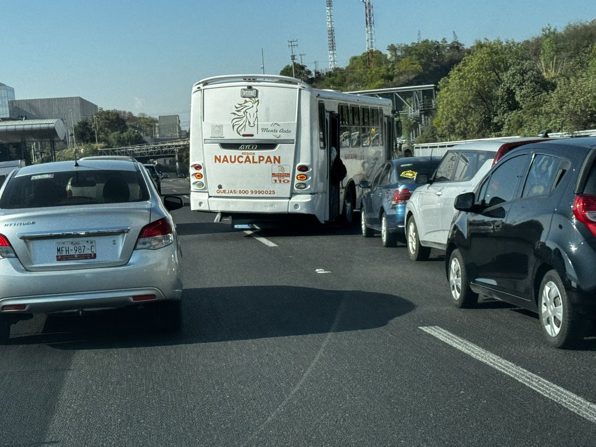 VctorManue80279's tweet image. Oye @CAPUFE pues esta plaza de cobro #Atizapan ya está lista para que entre en operación, no? Ya tiene casetas, tarifa de costos digital… entonces por qué no la ponen a funcionar? Todos los días es insoportable el tráfico para quienes utilizamos la #Chamapa #Lecheria