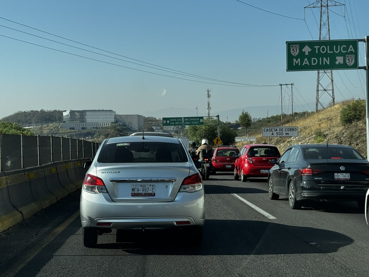 VctorManue80279's tweet image. Oye @CAPUFE pues esta plaza de cobro #Atizapan ya está lista para que entre en operación, no? Ya tiene casetas, tarifa de costos digital… entonces por qué no la ponen a funcionar? Todos los días es insoportable el tráfico para quienes utilizamos la #Chamapa #Lecheria