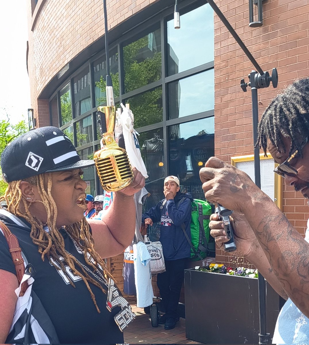 TheRealSoxChic's tweet image. We had fun shooting the Eff The #Cubs Up video at @Cubs although they called the police on us so we had to move to the other side of the street. CPD was cool asl &amp;amp; said the video looks nice 😄 it's all fun, at the end of the day it's Chicago Baby #SoxChic #CrosstownClassic