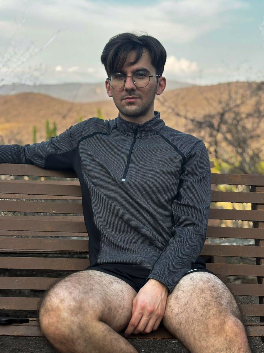 Jeslard02's tweet photo. Alguien trae unas tijeras para cortarle los hilos a mi short? https://t.co/2e2GfMdNwQ