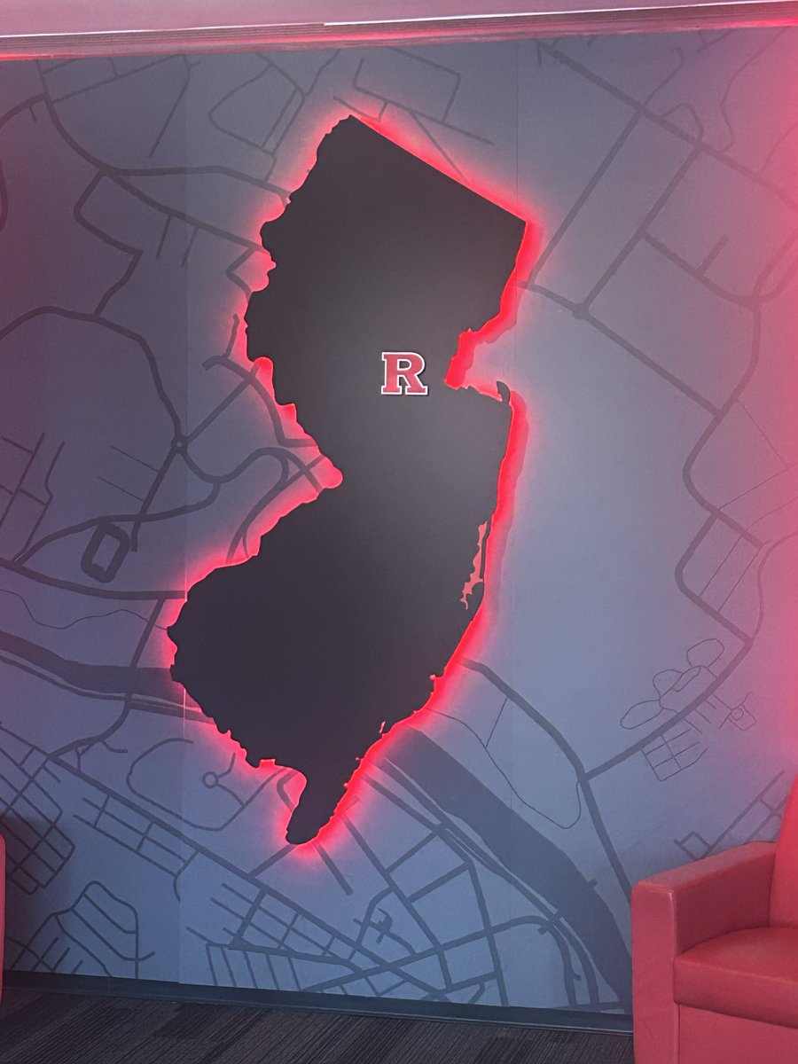 VincenNalen's tweet image. Had an amazing experience yesterday at @RFootball. Got to watch practice, campus/facility tour, and meet with the coaches. Excited to be back on campus soon. #CHOP
@GregSchiano @MikeCardsRU @CoachNoonanRU @JimTurner_OL @BGCardsFootball @PactPerformance @Coach_Cadet