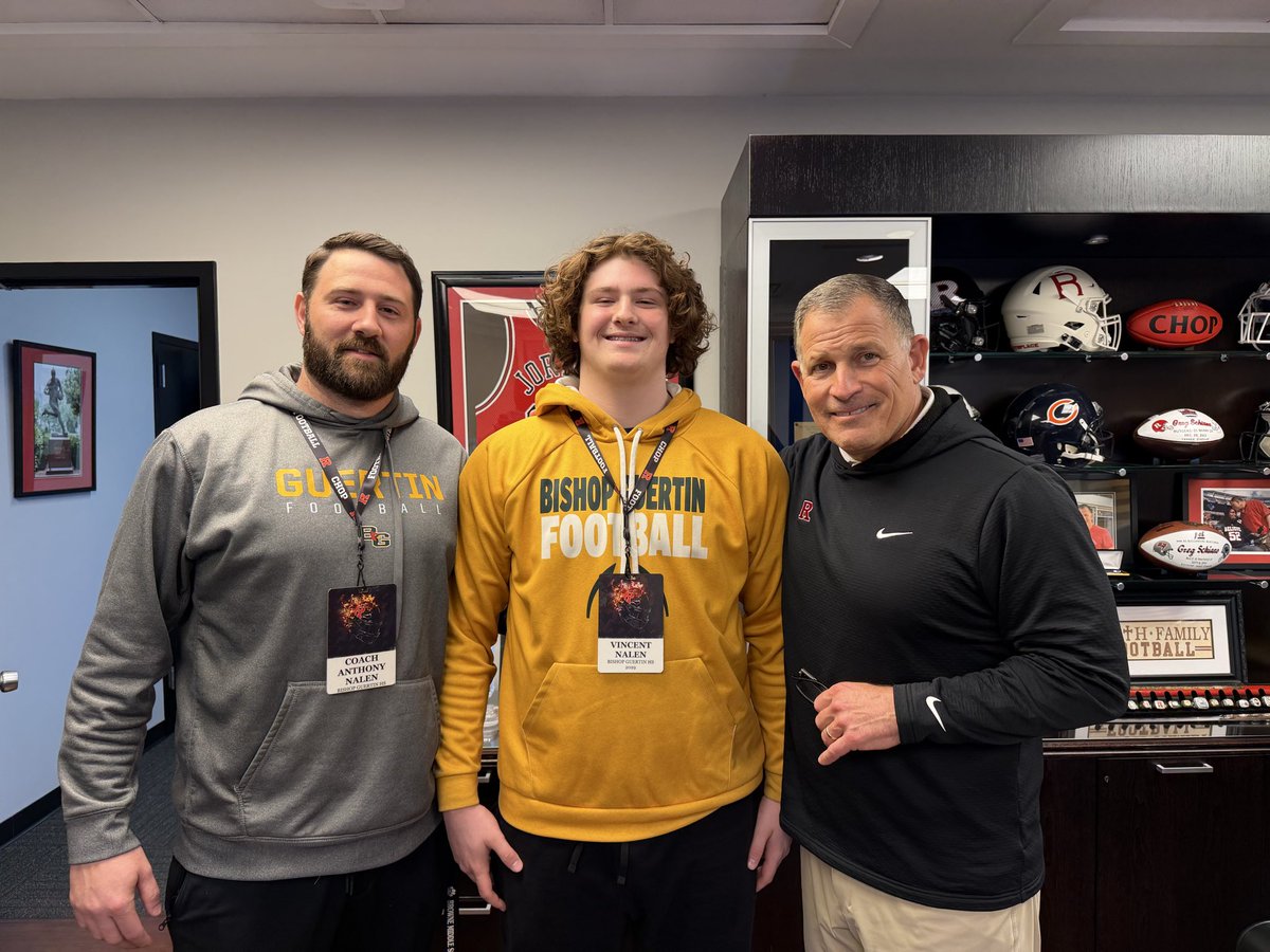 VincenNalen's tweet image. Had an amazing experience yesterday at @RFootball. Got to watch practice, campus/facility tour, and meet with the coaches. Excited to be back on campus soon. #CHOP
@GregSchiano @MikeCardsRU @CoachNoonanRU @JimTurner_OL @BGCardsFootball @PactPerformance @Coach_Cadet