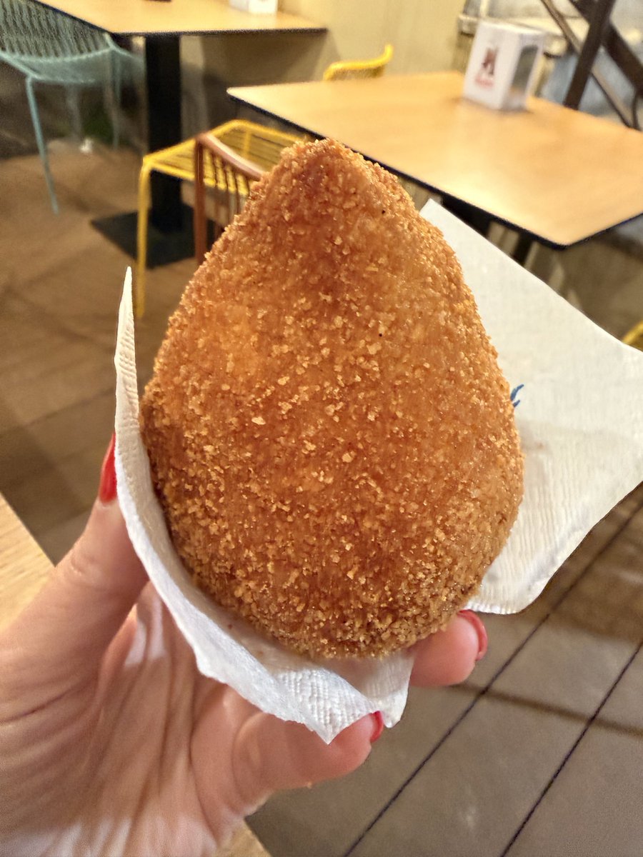 Travelgirlfl51's tweet image. Arancini al Ragù, one of Sicily’s 🇮🇹 most popular street foods! 
#Foodie