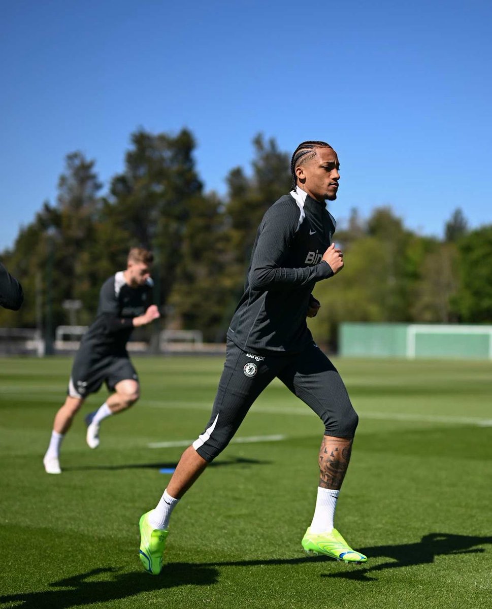 (CFC) OBEY tweet media