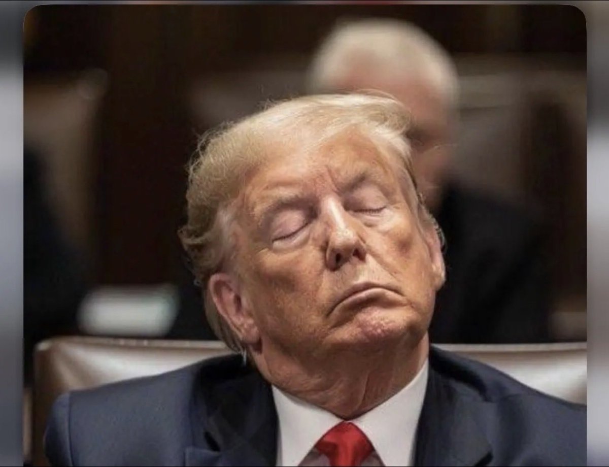 Patrickneenan2's tweet image. #SLEEPYdonold #Creeper #iLikeKeeds
