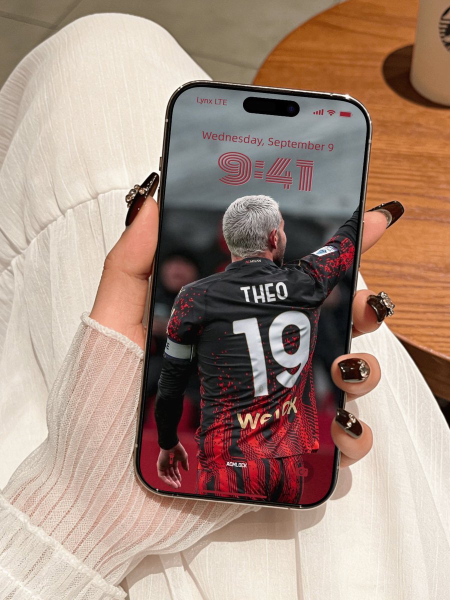 lynxchizzy's tweet image. New wallpaper 
#Hernandez #football