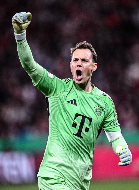 🚨 Manuel Neuer is set to EXTEND his contract with Bayern until 2027. ✍️🇩🇪

The goalkeeper will enter his 16TH SEASON at the club — and could still be playing at 41 YEARS OLD. 🤯

(Source: Abendzeitung)