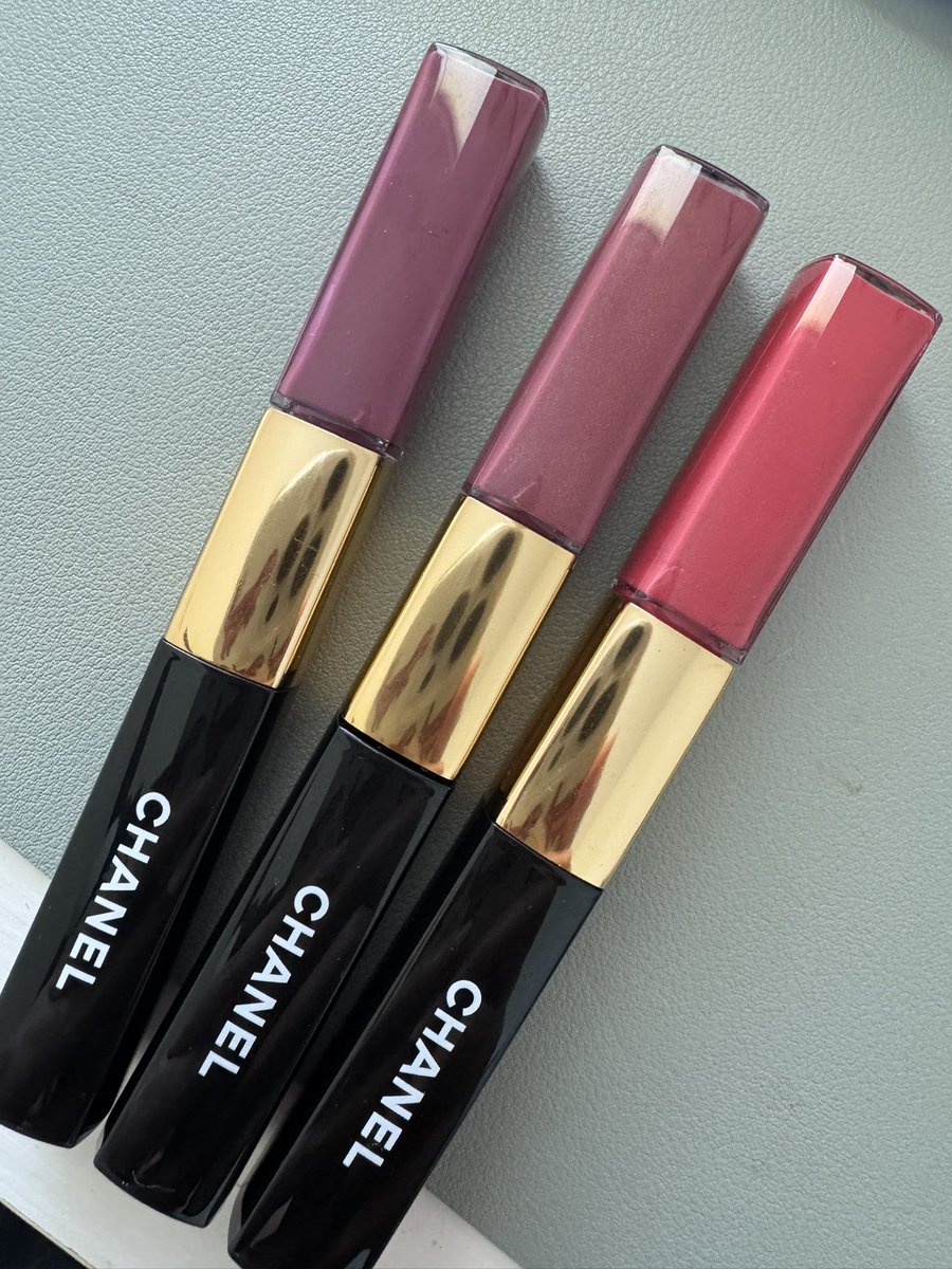 ลิปมาส่งแล้ว สีถุกต้องมาก อันเก่าม่วงไป อันก่อนหน้าชมพูไป แต่สีนี้เริสเลย (อันกลางสี48ที่เค้าว่ากันว่าใช่)