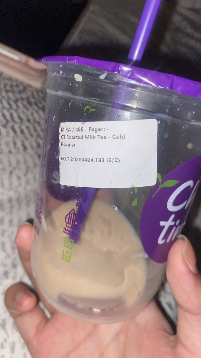 mirueong's tweet photo. im so craving for tz and found this dupe (almost the same tp lebih milky dan kemanisan) but SURPRISINGLY enak buat ak yg craving deep roast tz BANGET and i can't get that one cz it always out of stock ghhshsbt https://t.co/xMn8w7S6Ur