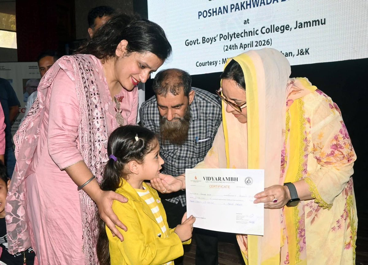 KashmirLife's tweet photo. #SakinaItoo praised the tireless contributions of #Anganwadi Workers and Helpers during the concluding ceremony of the 8th #PoshanPakhwada at #GovernmentPolytechnic College #Jammu. Highlighting the legacy of #DrFarooqAbdullah and continued support under #CMOmarAbdullah, she reaffirmed the government’s commitment to strengthening the Integrated Child Development Services network and empowering frontline workers shaping the future of mothers and children. See photos