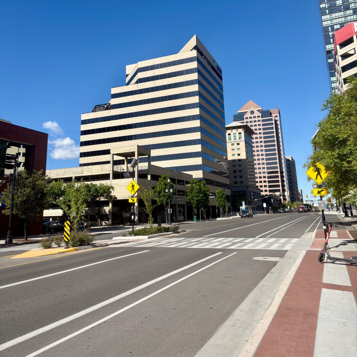 bikelakecity's tweet image. The changes to 200 South are simultaneously:
1. Pathetic 
And
2. The best we can reasonably hope for in the current NIMBY political climate 
#slc