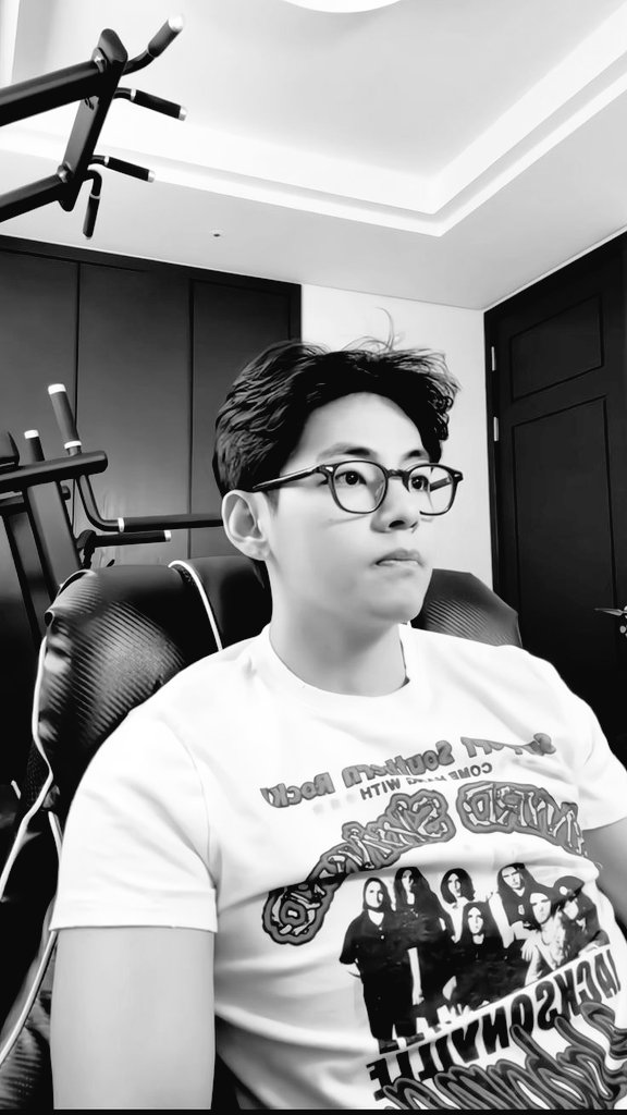 Sebastian tweet media