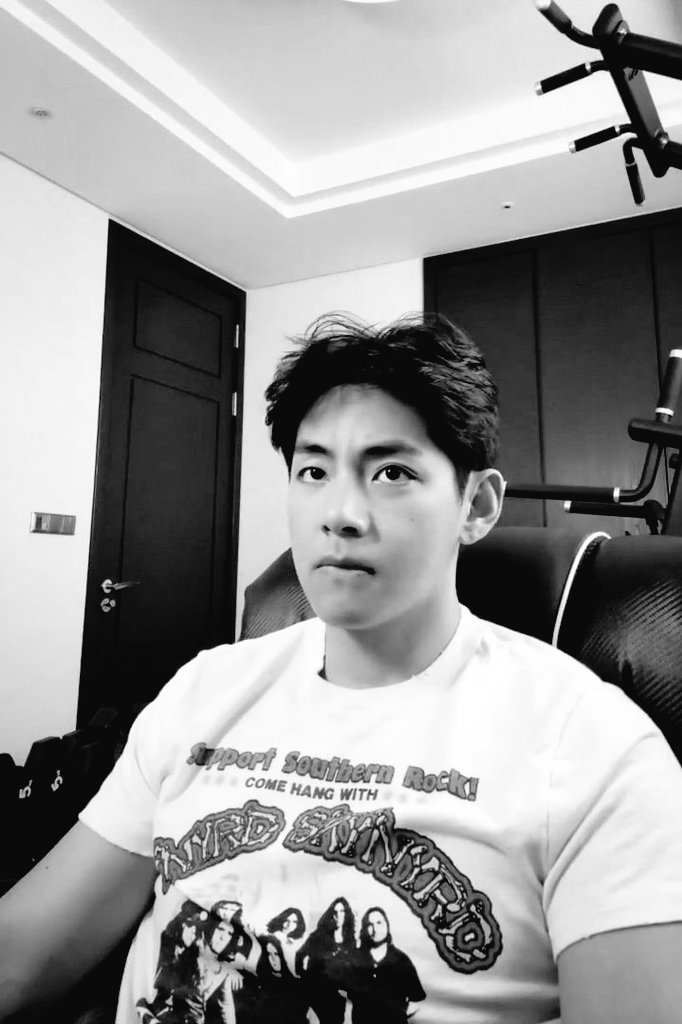 Sebastian tweet media