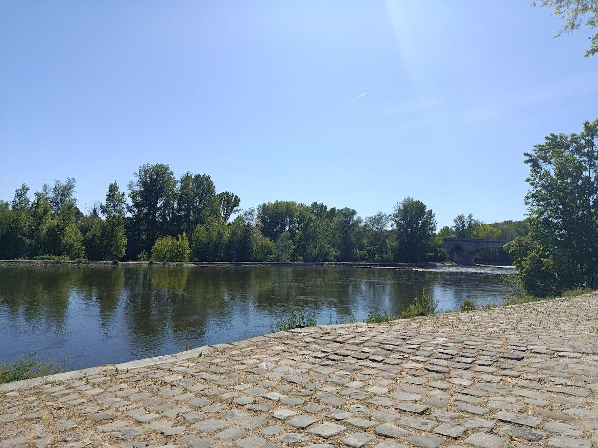 meteo_45's tweet image. Une journée éclatante sur #Orleans ☀️😎🌸, le printemps dans tout son éclat 📷@meteo_45-Aline