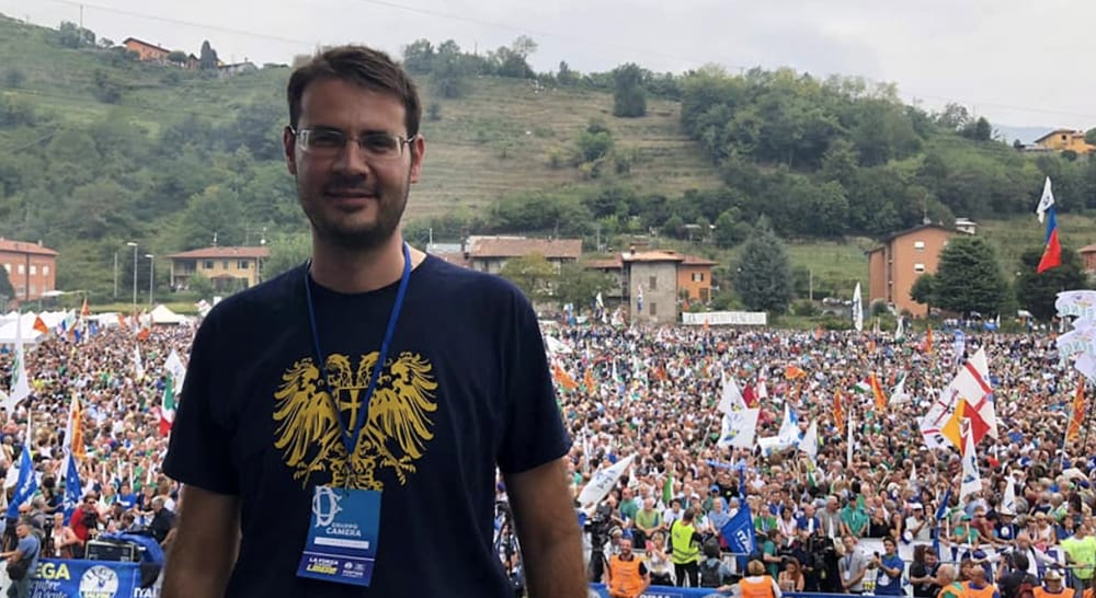 galluzzilucio's tweet photo. A titolo di riconoscimento il sindaco della città, che era all’epoca #FlavioTosi, concesse la cittadinanza onoraria all'ex presidente ucraino. 
L’anno dopo gli fu revocata su richiesta del consigliere #filorusso    #VitoComencini.
9/ https://t.co/iERHMctKWW