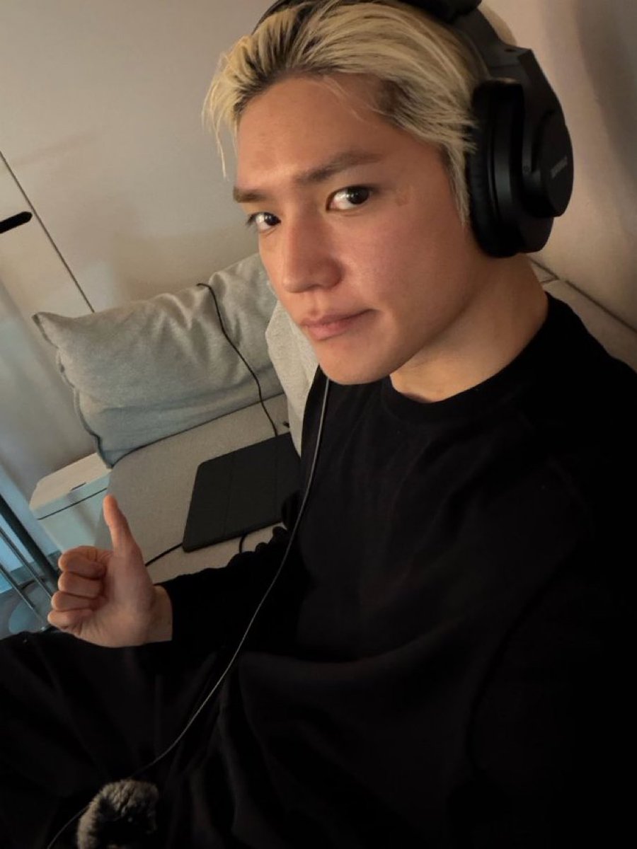 taeyongcocaine's tweet image. he got the big ipad i #see