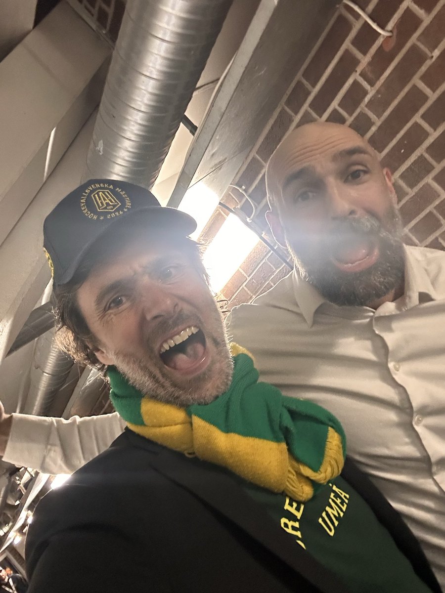 JonGru's tweet photo. Åh herregud. Att efter alla år få dela denna eufori med de som ger allt på läktare match efter match, och få dela det med de som både nu och då, gjort Björklöven till vad det är idag. 

Så oerhört jävla tacksam. 

Nu välter vi Umeå, sen laddar vi om!

Vi är i SHL! #Björklöven https://t.co/regHsTGKVi