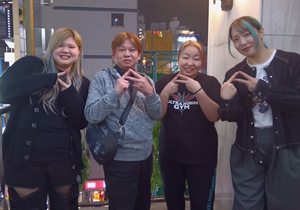 supersentaitora's tweet image. #プロミネンス 4周年記念イベント 2026.4.24 
新宿：女子プロレスバーちゃんす #wavepro
最高に楽しい２時間でした！
もちさんの不参加は残念だったなぁ
もちさんの代わりに宮崎さんに入って貰い４ショット！
お初のちゃんす…次は一人でも行けるかな？
#世羅りさ #夏実もち #柊くるみ #宮崎有妃