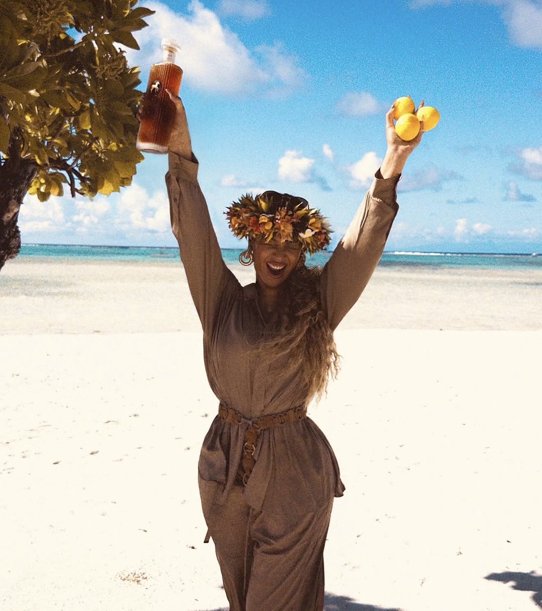Larissa Tomásia 🍋 tweet media