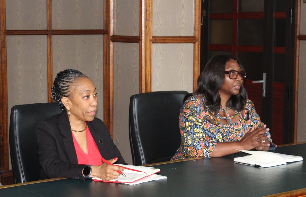 ZambiaMFAIC's tweet image. Today at Charter House, Ms. Etambuyu Anamela Gundersen, PS for International Relations &amp;amp; Cooperation, received a courtesy call from a technical team from the Government of Scotland led by Catherine White, Deputy Director for International Development and #ClimateChange.