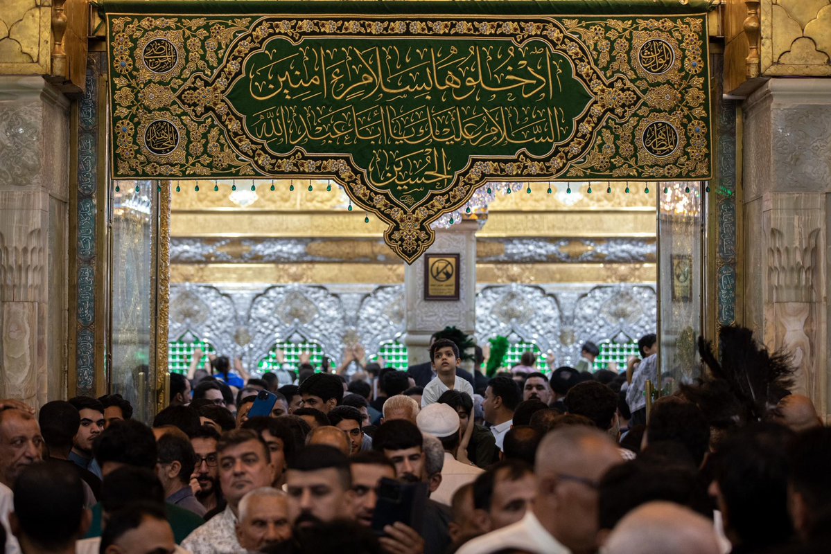 أجواء الزيارة من مرقد الإمام الحسين (عليه السلام)

#الامام_الحسين