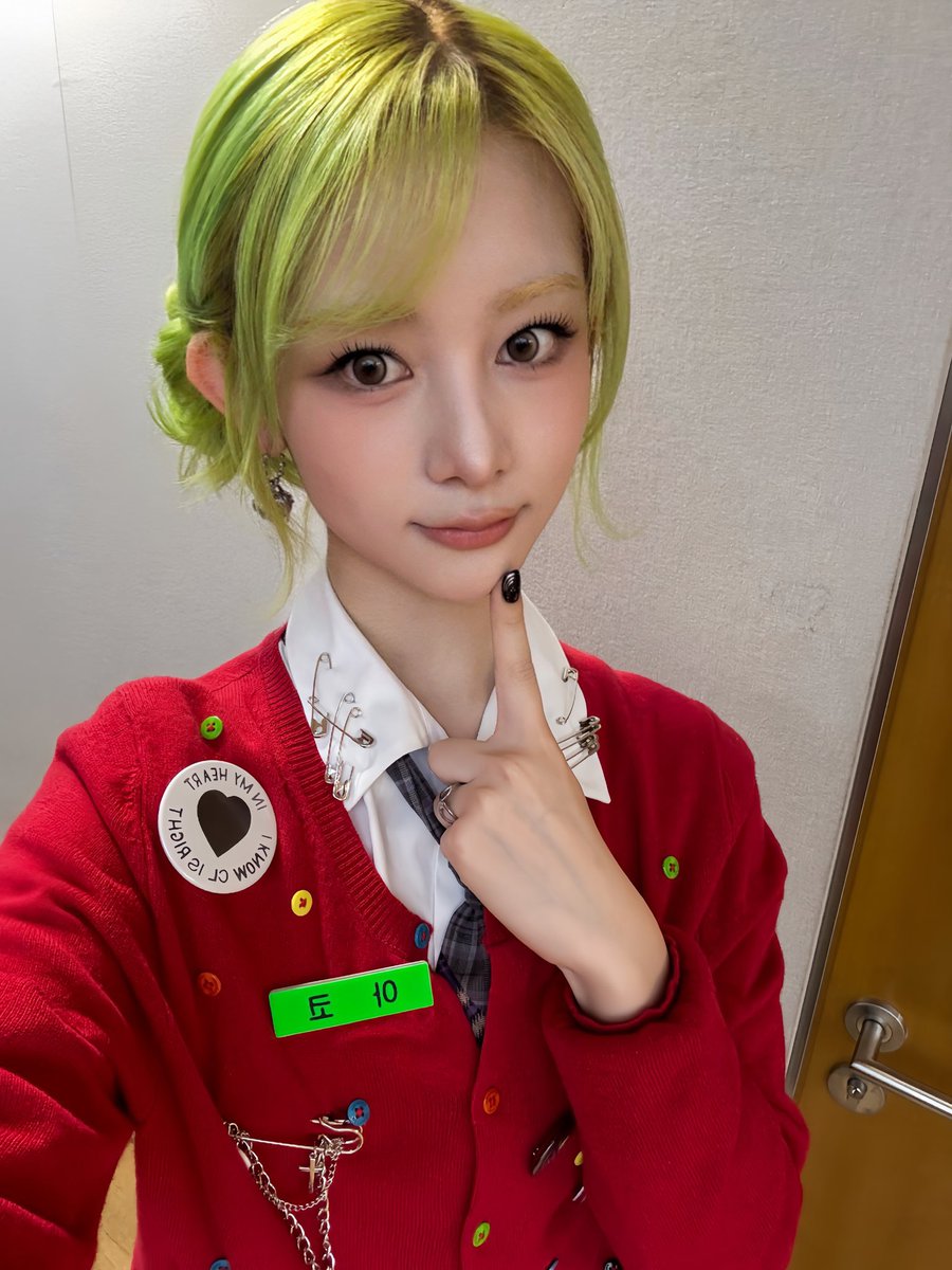 Vou me apresentar para os #ChaCha's;

Me chamo Susie, acompanho Kpop faz algum tempo, meu grupo favorito é o BABYMONSTER. Tenho 27 anos e no momento estou gostando bastante do UNCHILD, estou me tornando uma fã. 

E quem me chamou atenção no grupo foi a AKO. 

Vamos ser moots?