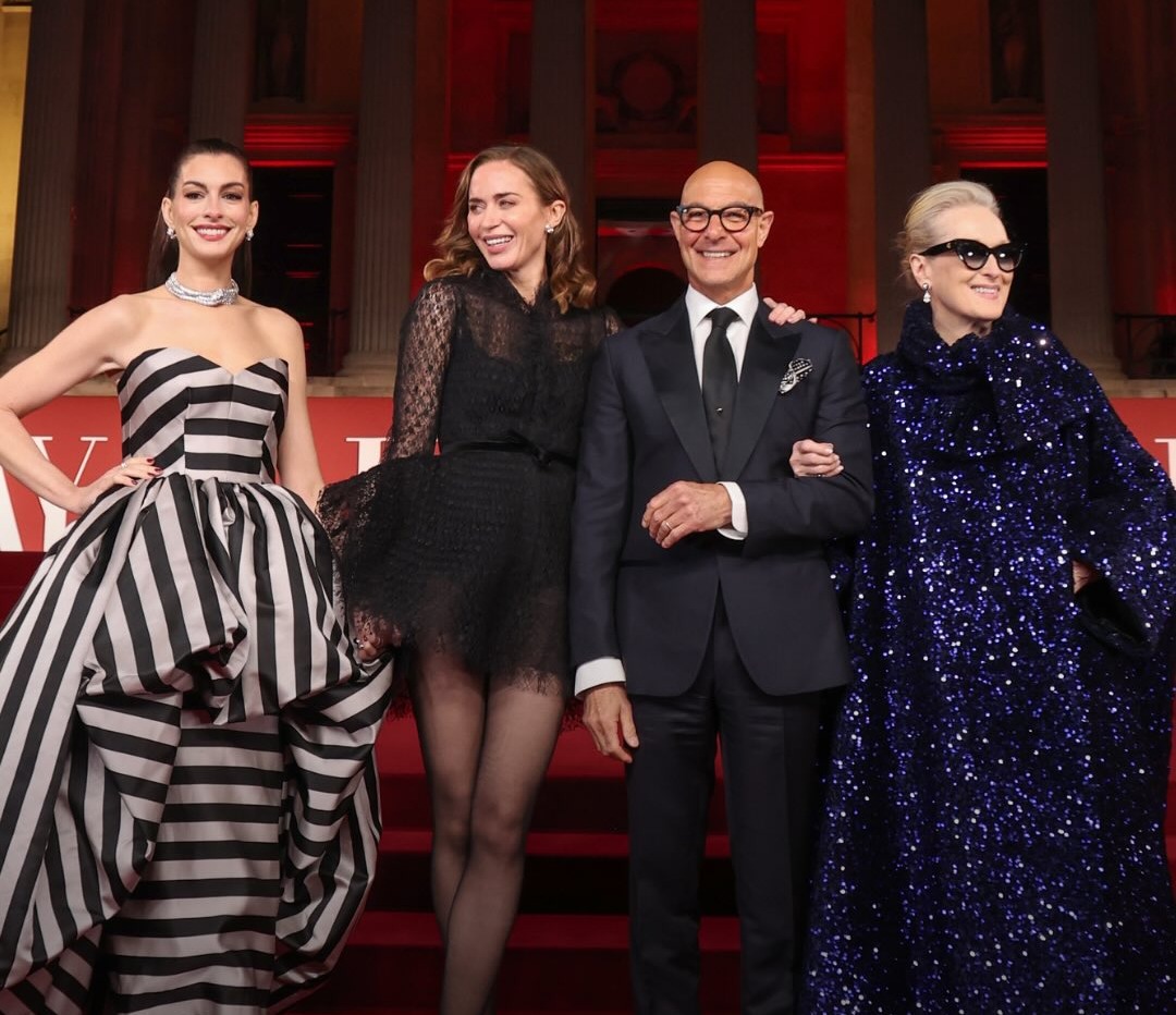 RevistaEliteqr's tweet image. La moda hace historia en la alfombra roja de The Devil Wears Prada 2, donde el estilo se convierte en espectáculo. ✨🖤
Hay momentos que redefinen tendencias. ¿Cuál fue tu look favorito?

#TheDevilWearsPrada #FashionIcons #RedCarpet #LuxuryStyle 

revistaelitemx.com/la-moda-hace-h…