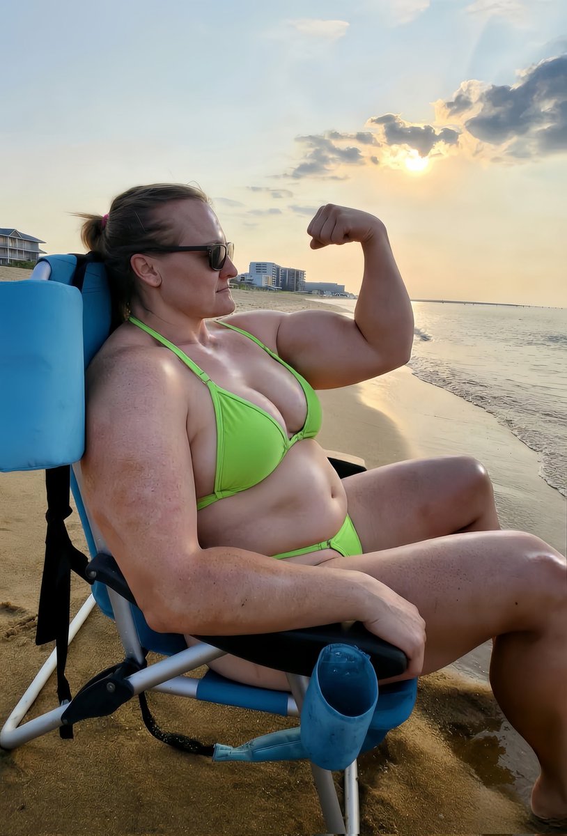 StrongestEver's tweet image. Too big. Too sweaty. Still in charge. Still the Strongest Ever.
You don’t control this energy… you witness it...

#beccaswanson #master #strongestever #happy #love #swole #mother