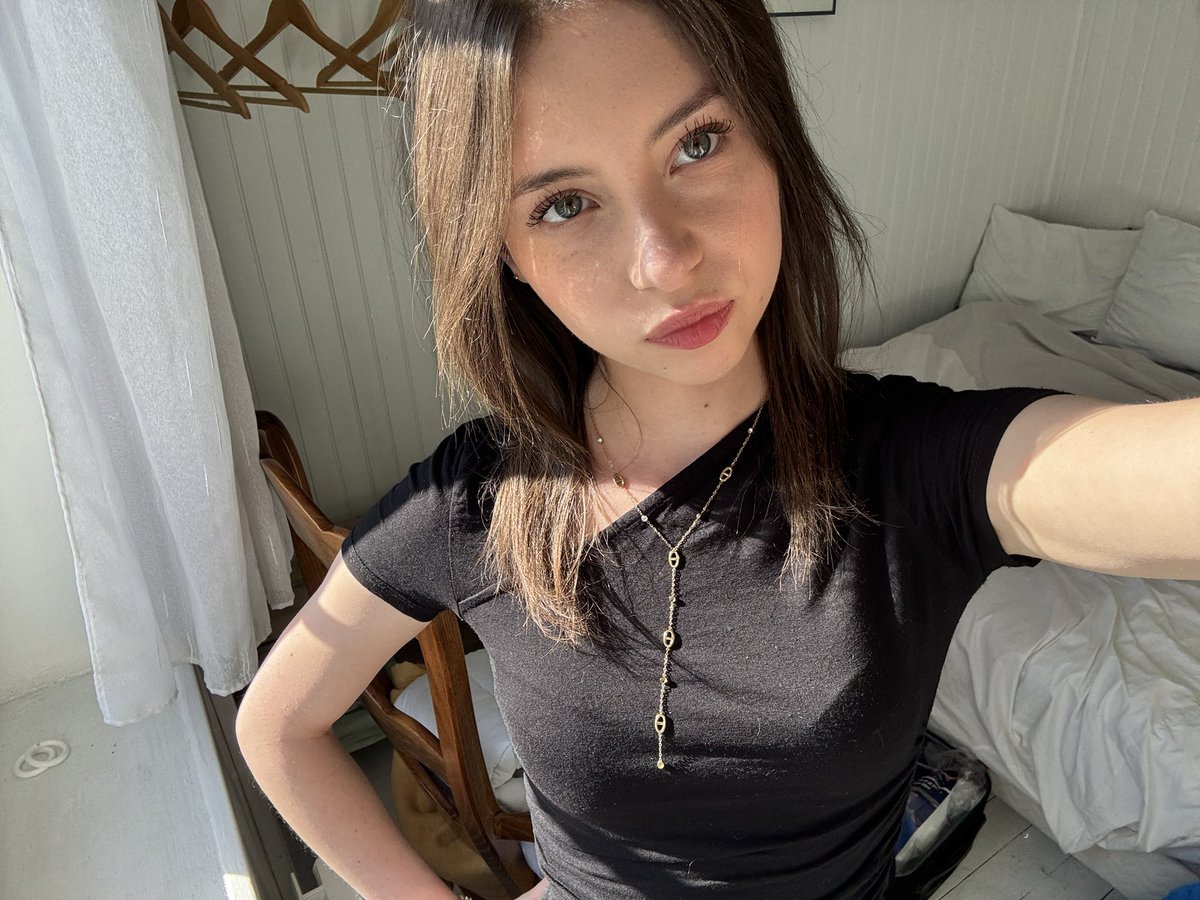 𝙇𝙖𝙪𝙧𝙖 🪽 tweet media