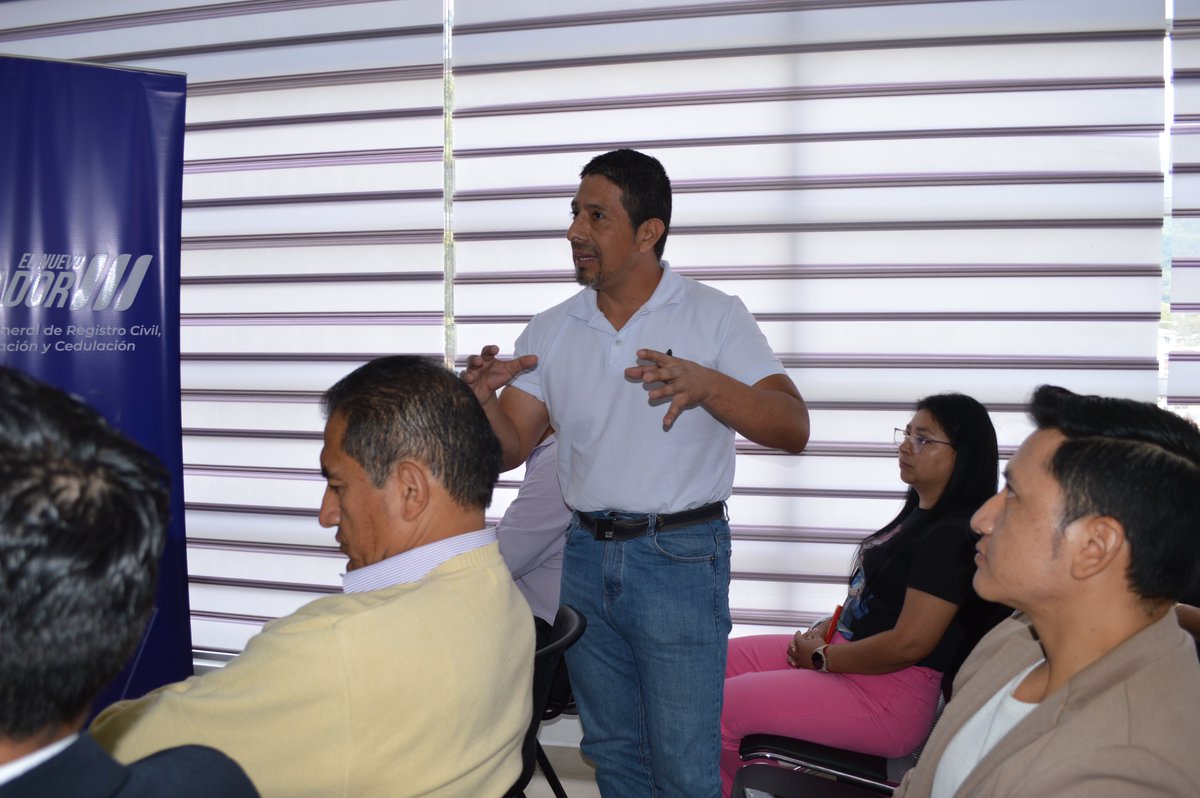 RCivil_Zona7's tweet photo. Promovemos espacios participativos. 🤝

🗣️ La ciudadanía realiza sus preguntas y aportes para mejorar nuestros servicios en el país.

🎯El @RegistroCivilec escucha y responde en esta #RendiciónDeCuentas2025. 

#ElNuevoEcuador 🇪🇨 https://t.co/rArFpBA444