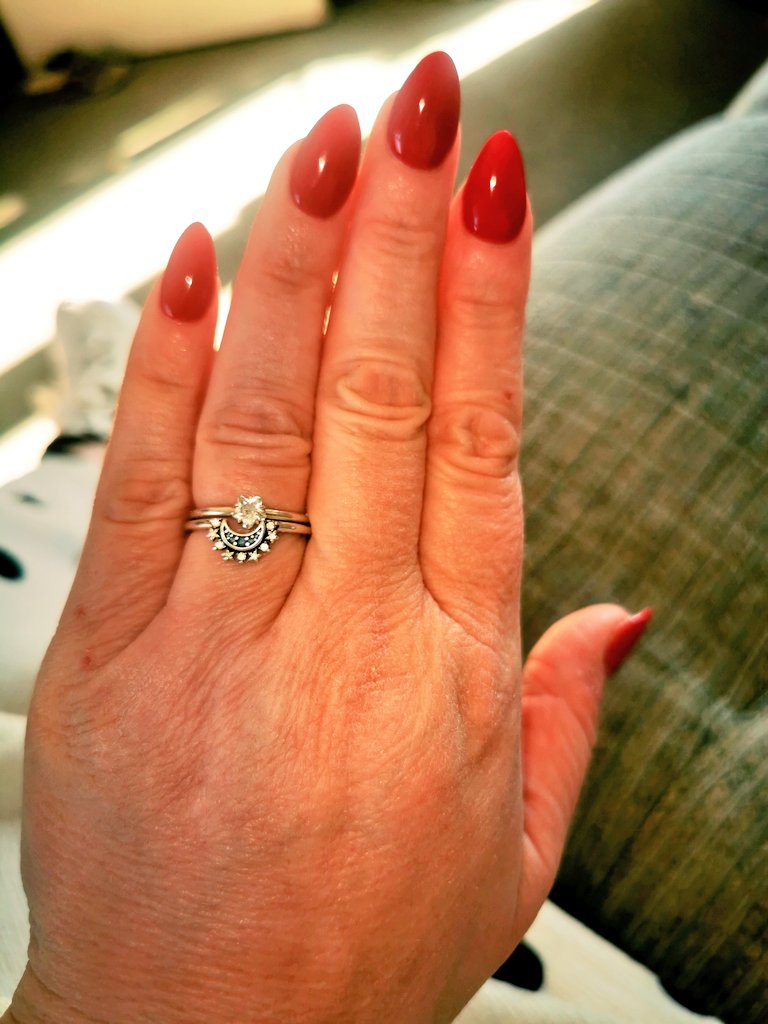 roxyfox140978's tweet image. First time in 16 years I've had my nails done.... Whoop!!! 🙌🏻❤️♥️❤️♥️

Went on the sunbeds too.... 💃🏻😎

Feels so weird doing stuff for me.

What a wonderful day I've had ♥️ 

#selfcare