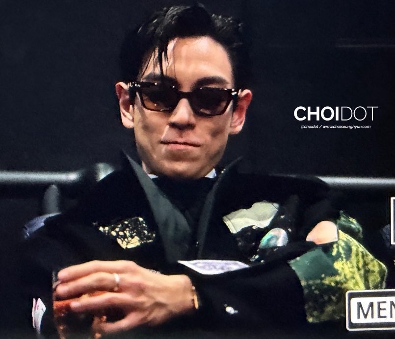 datgodfreyy's tweet image. the goat 🐐 T.O.P is back 🔥 
he looked so good im gagged omg someone drop his outfit details 

#T_O_P #AnotherDimension #aoty
